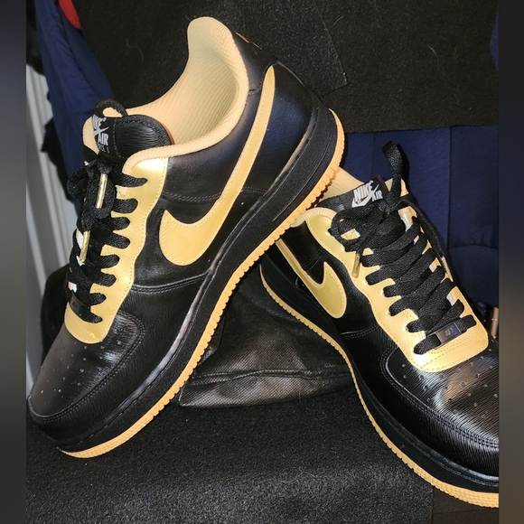 Custom AF1'S - Picture 3 of 7